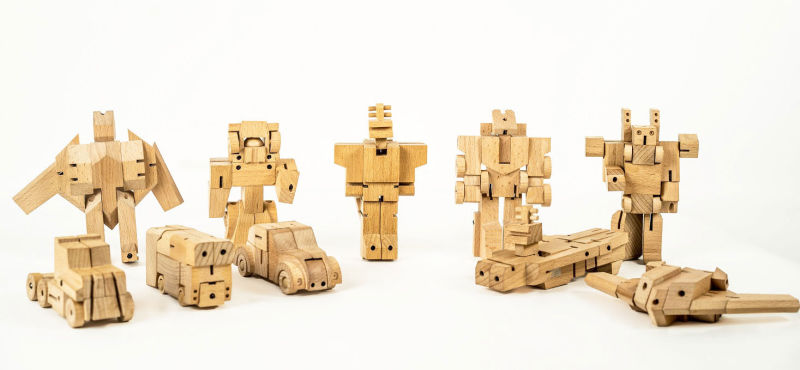 Illustration for article titled Hands On With Woobots, Wooden Robots In Disguise